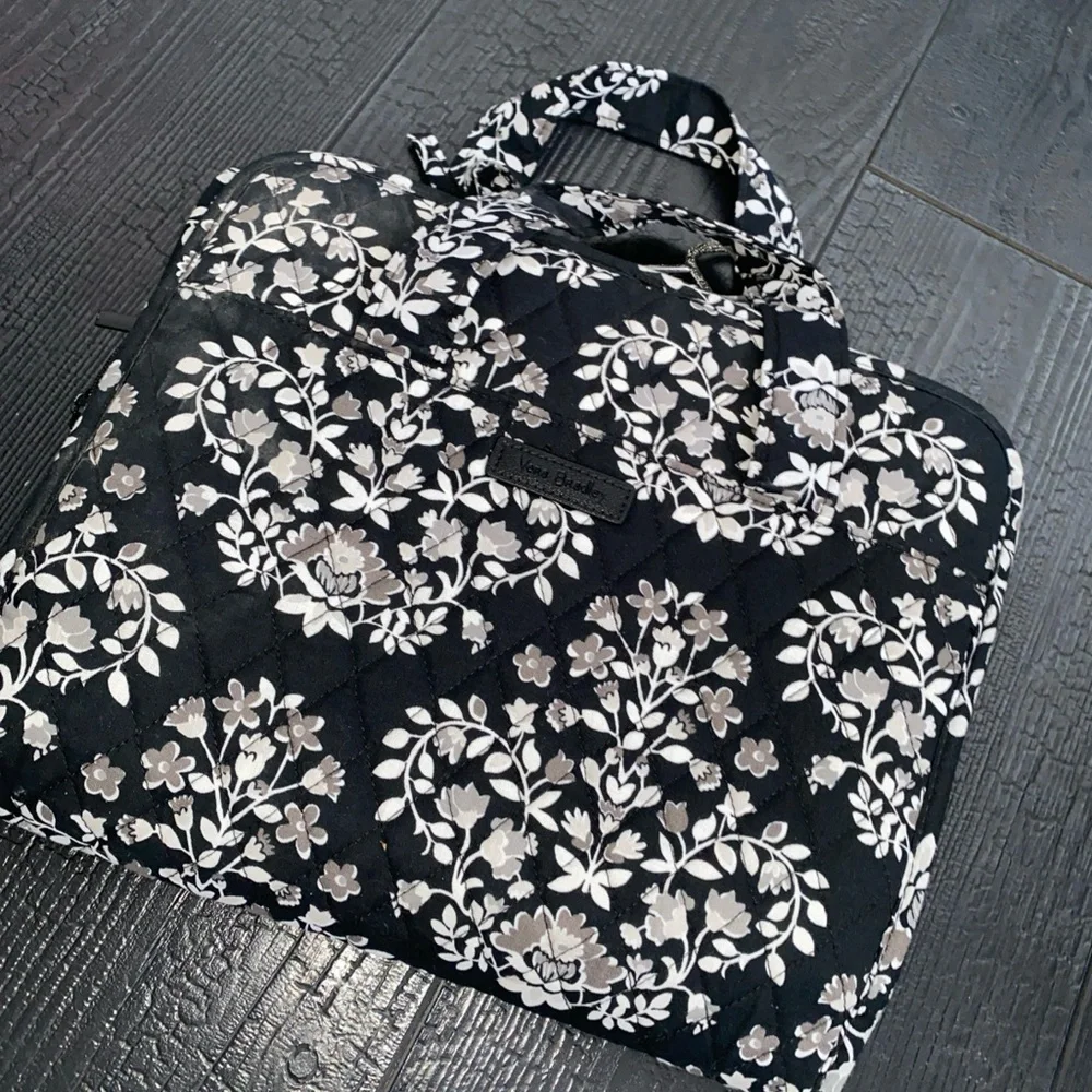 Vera Bradley Travel Hanging‎ Toiletry Organizer Chandelier Noir Black/Gray/White